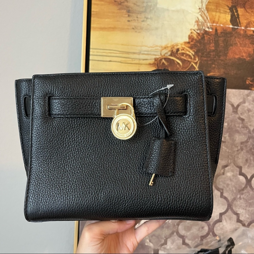 NWT MICHAEL KORS Women’s Crossbody Small Hamilton Traveler Messenger Black/gold